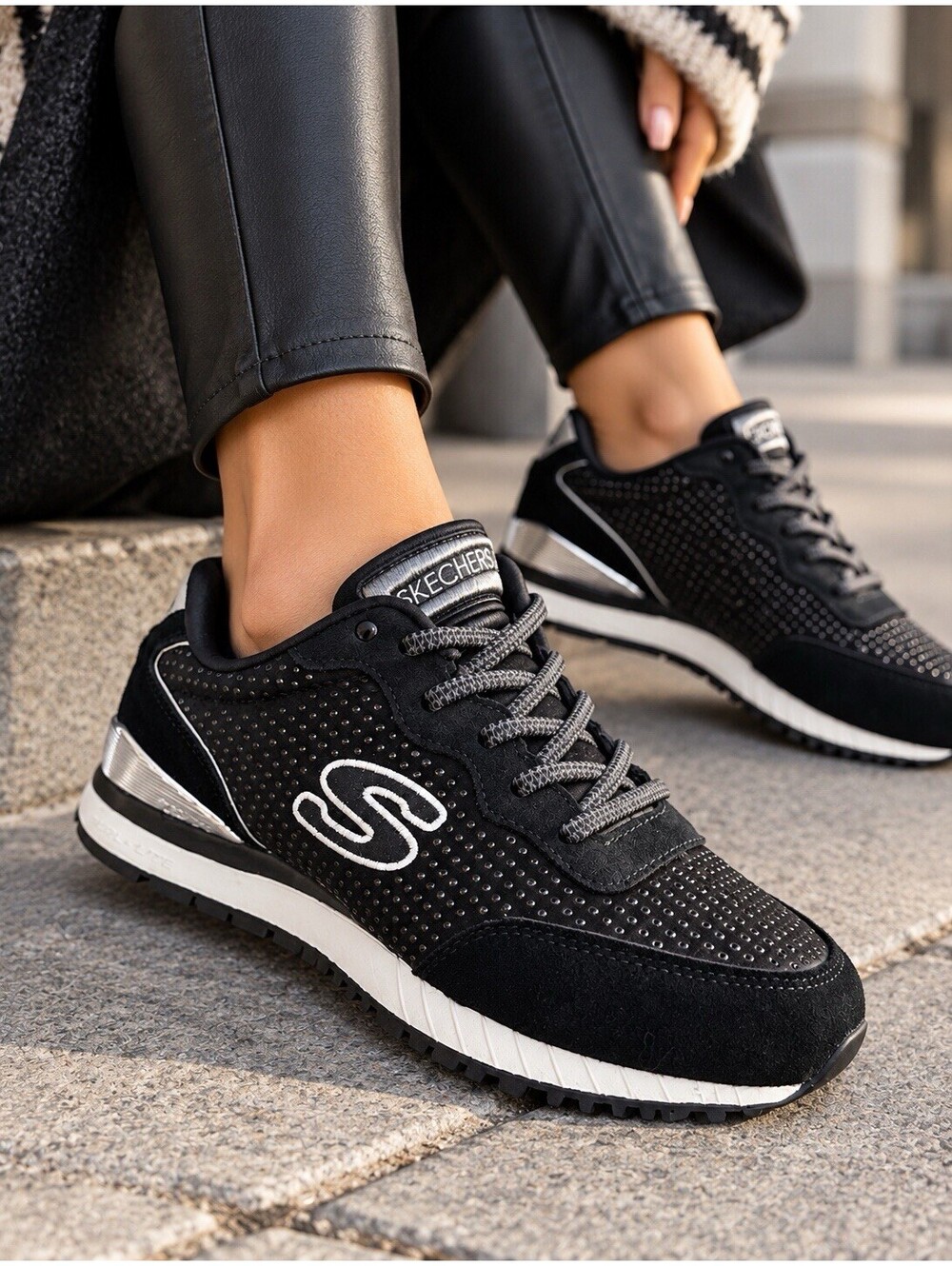 Skechers 908 BKSL Women’s 7 Black Silver Rhinestone Air-Cooled Memory Foam Shoes